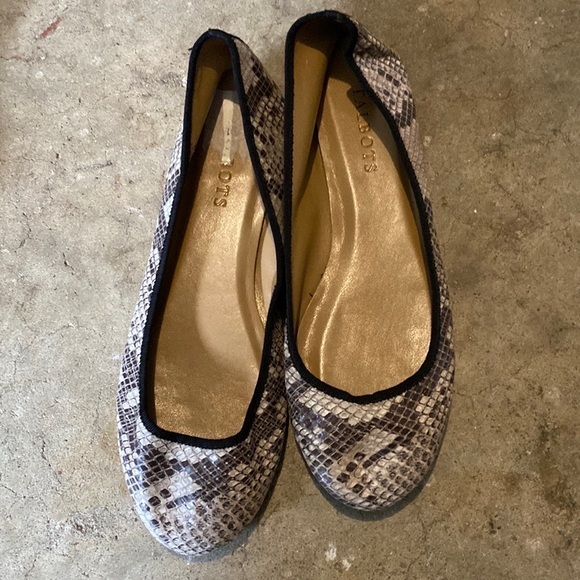 Talbots black lace or snake skin flats & removable flower clips 6.5 - 2 pairs - Picture 7 of 9